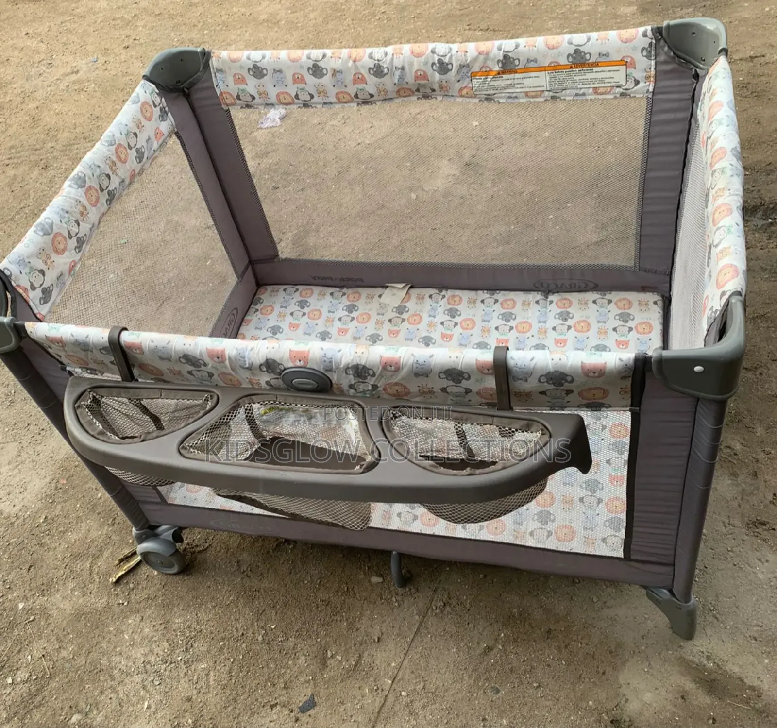 Baby Cot / Play Pen With Net and Diapers Space