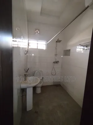 3bdrm Block of Flats in Durumi for rent