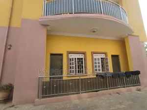 3bdrm Block of Flats in Apo District for rent