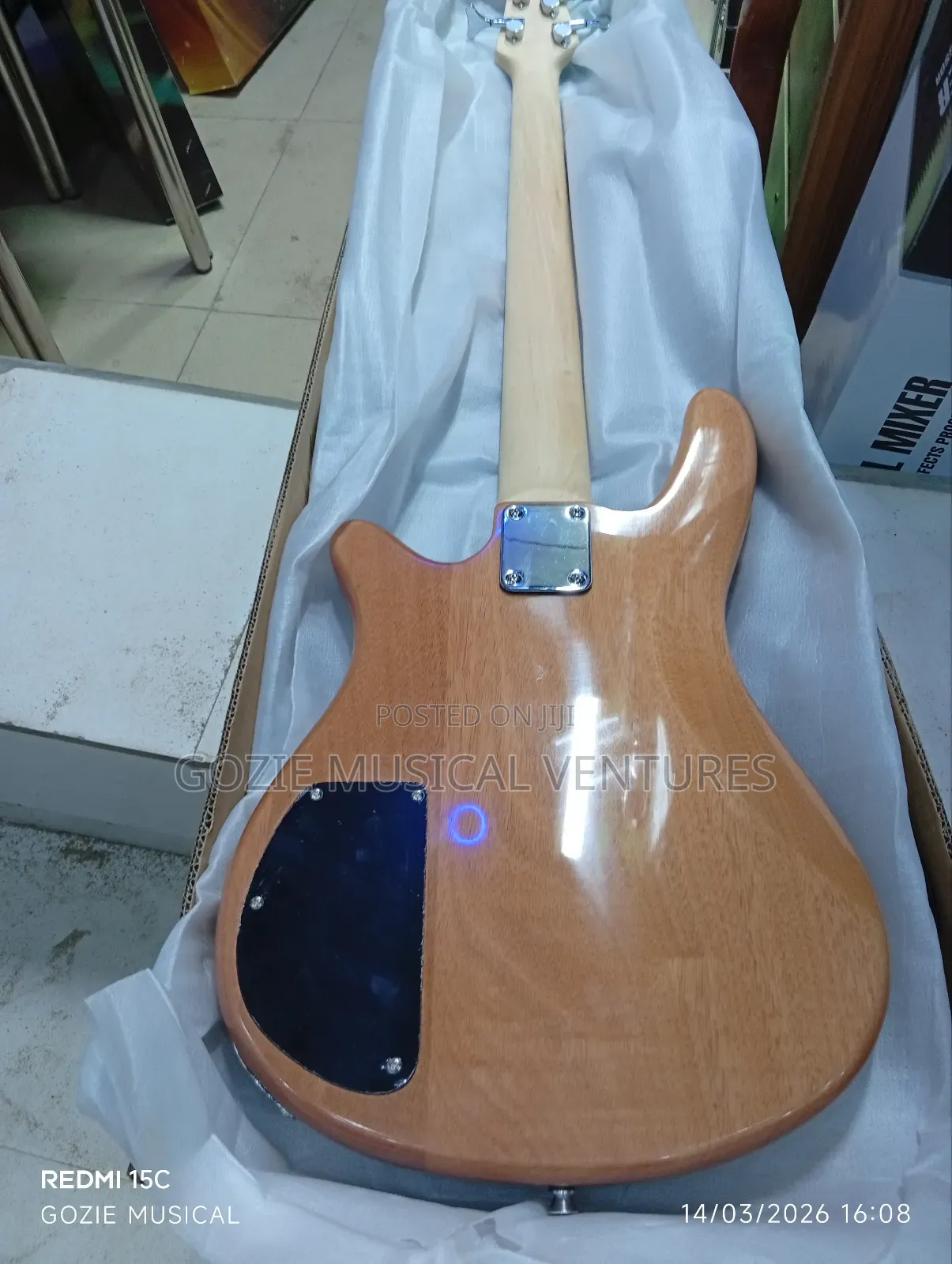 Five String Bass Guitar Wellsound With Clean Sound.