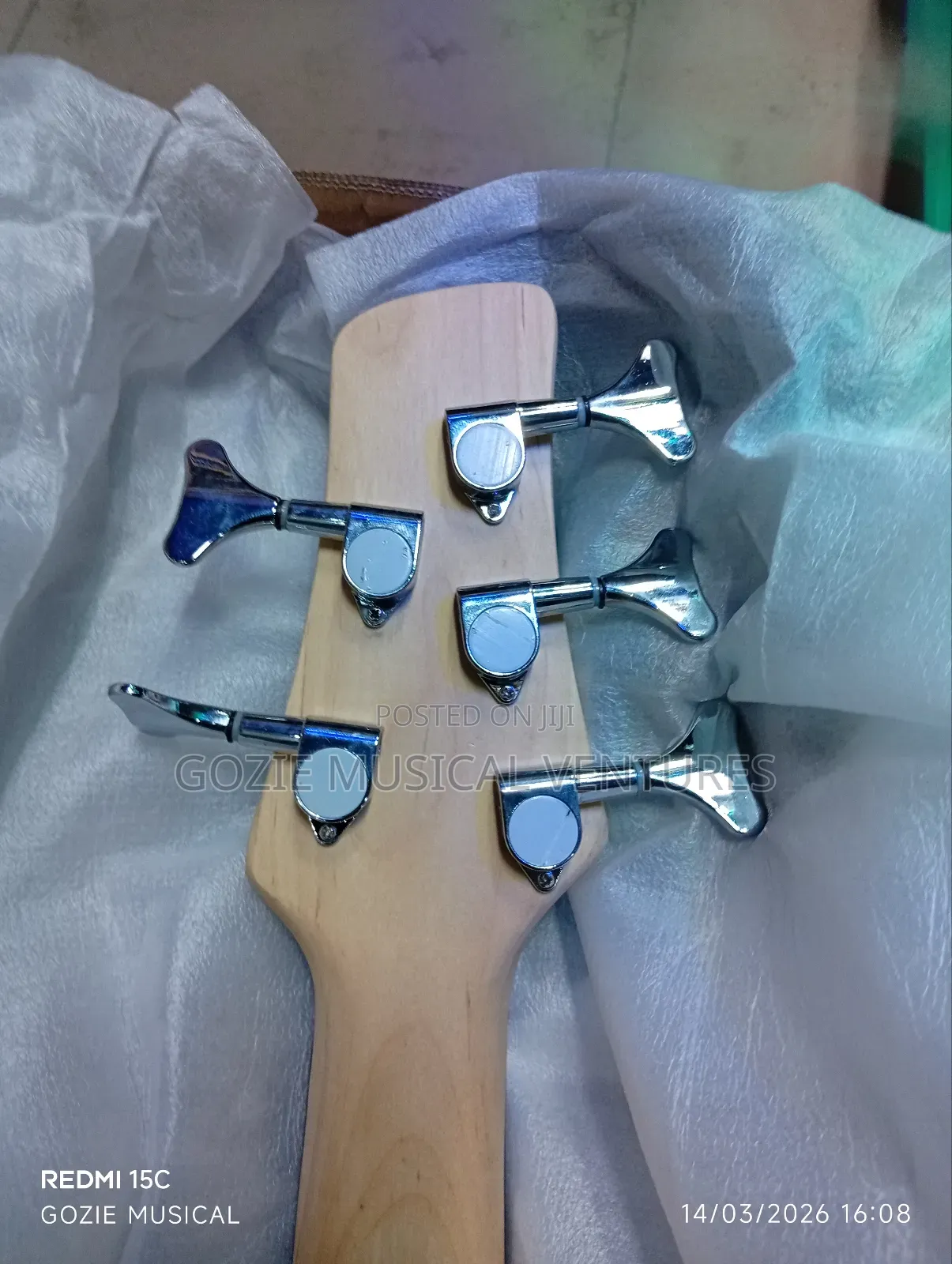 Five String Bass Guitar Wellsound With Clean Sound.