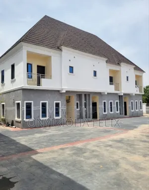3bdrm Townhouse / Terrace in Jedo Axis Sabon for rent