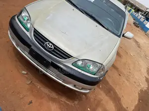 Toyota Avensis 2002 Silver