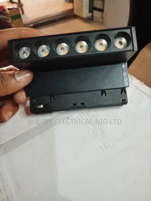 Six W Folding Magnetic Track Light