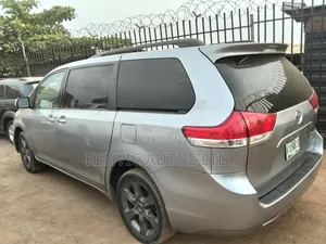Toyota Sienna LE 8 Passenger 2011 Gray
