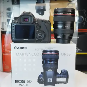 Canon 5d Mark Iii With 24-105mm F4l Lens