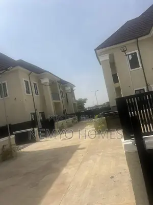 4bdrm Duplex in Gaduwa for sale