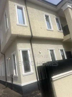 4bdrm Duplex in Gaduwa for sale