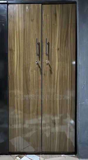 Medium Size Wardrobe (Single-Person)