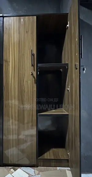 Medium Size Wardrobe (Single-Person)
