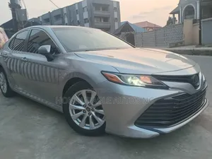 Toyota Camry 2019 Silver