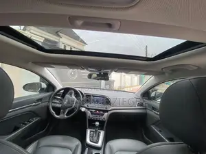 Hyundai Elantra 2018 White