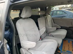 Toyota Sienna 2016 Blue