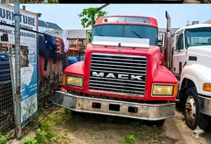 Tokunbo Mack Ch Truck With Double Cabin.