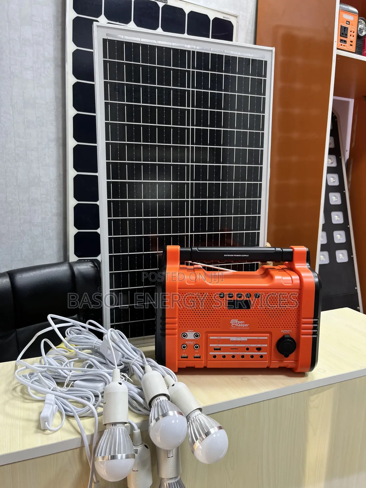 300w Solar Generator With Multiple Bulbs And Panels