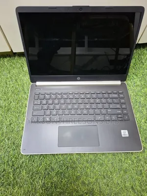 Laptop HP 14-ep0063 8GB Intel Core i3 SSD 256GB