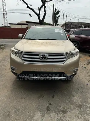Toyota Highlander Limited 2011 Gold