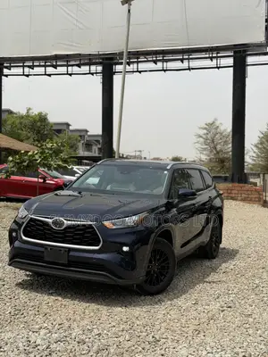 Toyota Highlander XLE 2021 Blue