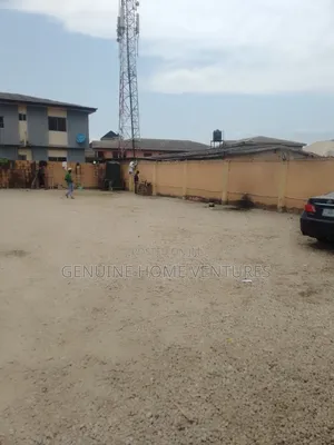 8bdrm Apartment in Agric for sale