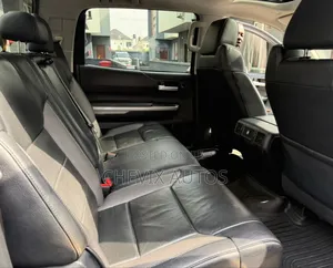 Toyota Tundra Limited 5.7L V8 4x4 Double Cab 6.6 ft. box 145.7 in. WB