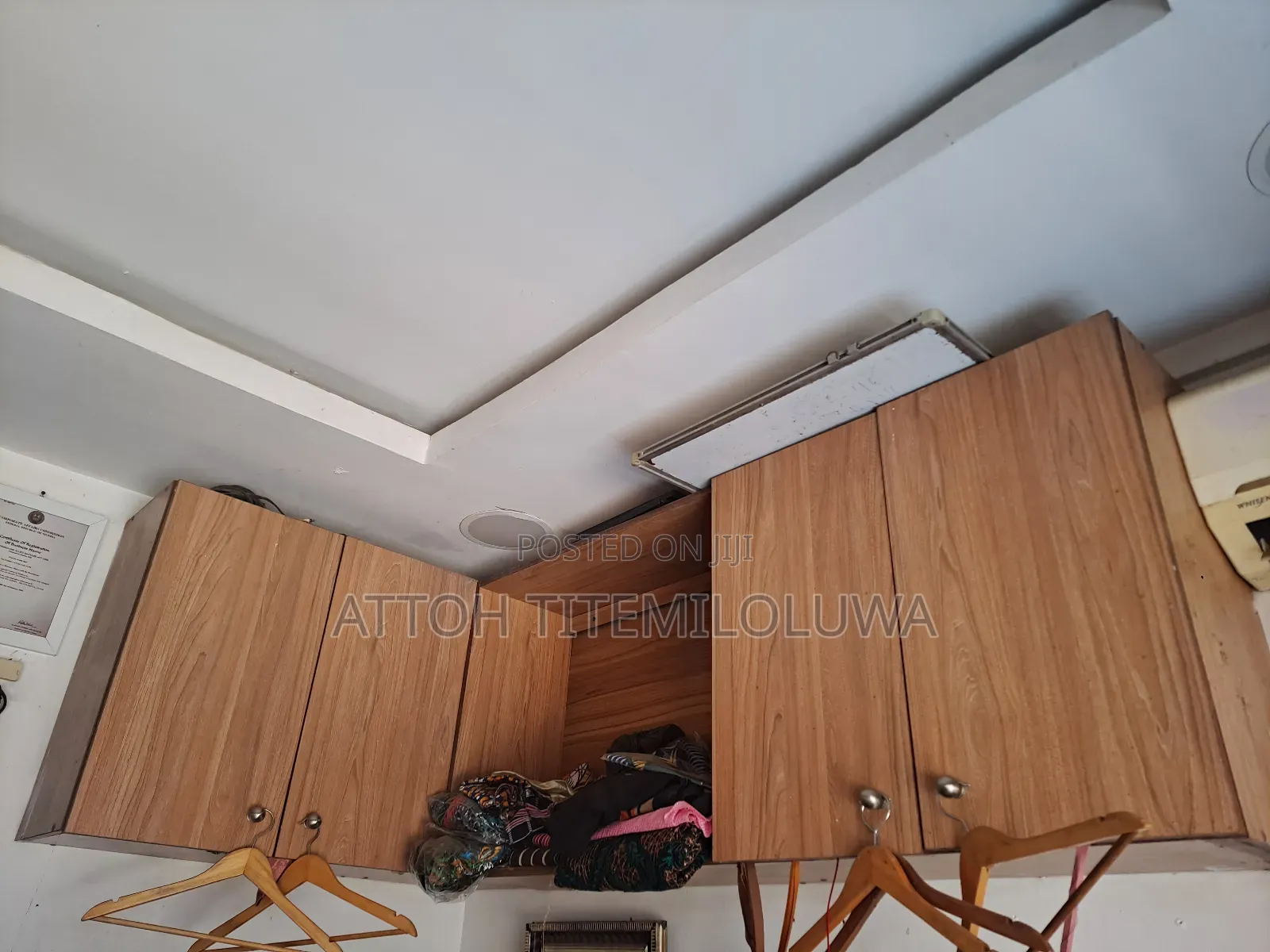 Shelf/ Wardrobe