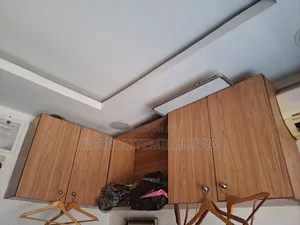 Shelf/ Wardrobe