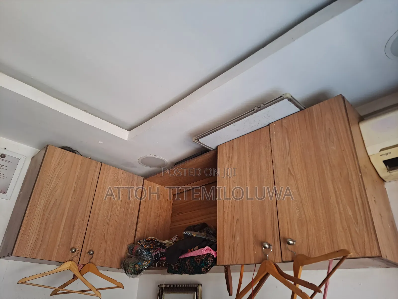 Shelf/ Wardrobe