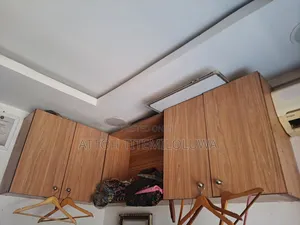 Shelf/ Wardrobe