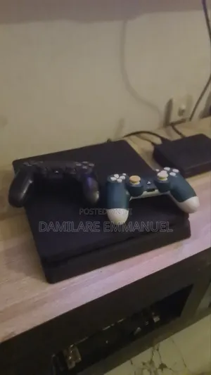 Ps 4 Slim With 2 Pads