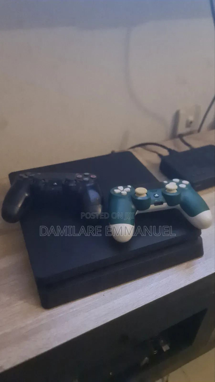 Ps 4 Slim With 2 Pads