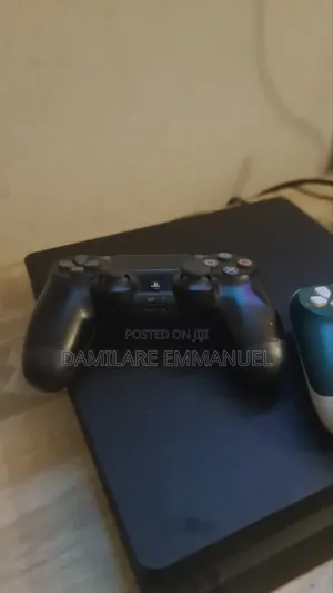 Ps 4 Slim With 2 Pads