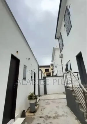 5bdrm Duplex in Self Compound, Guzape District for rent