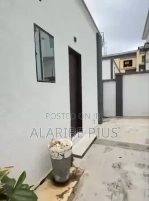 5bdrm Duplex in Self Compound, Guzape District for rent
