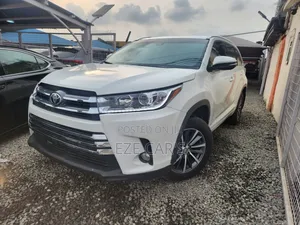 Toyota Highlander XLE 4x4 V6 (3.5L 6cyl 8A) 2017 White