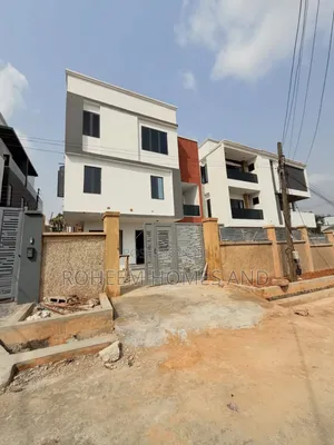 4bdrm Duplex in Estate, Maryland for sale