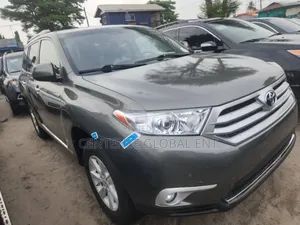 Toyota Highlander 3.5L 4WD 2013 Green