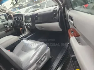 Toyota Sequoia Platinum 4dr SUV 4WD (5.7L 8cyl 6A) 2017 Black
