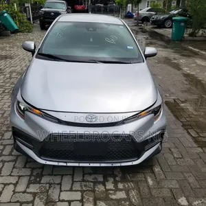 Toyota Corolla SE 2020 Silver