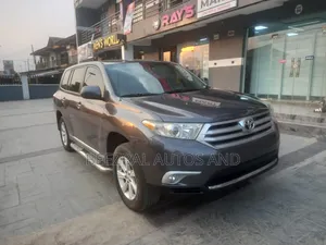 Toyota Highlander SE 2011 Gray