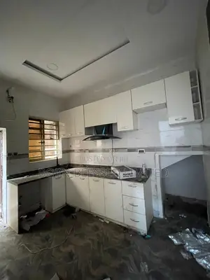 2bdrm Block of Flats in Chevron for rent