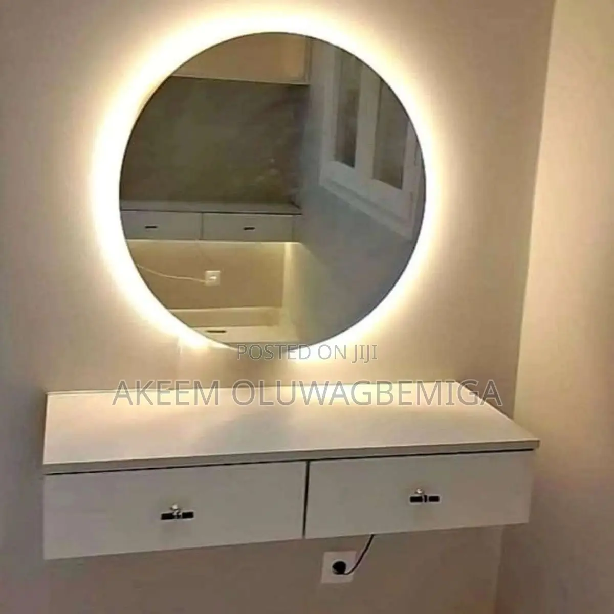 Vanity Dressing Table With Mirror