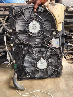 Radiator and Fan for Toyota Sienna / 20 18