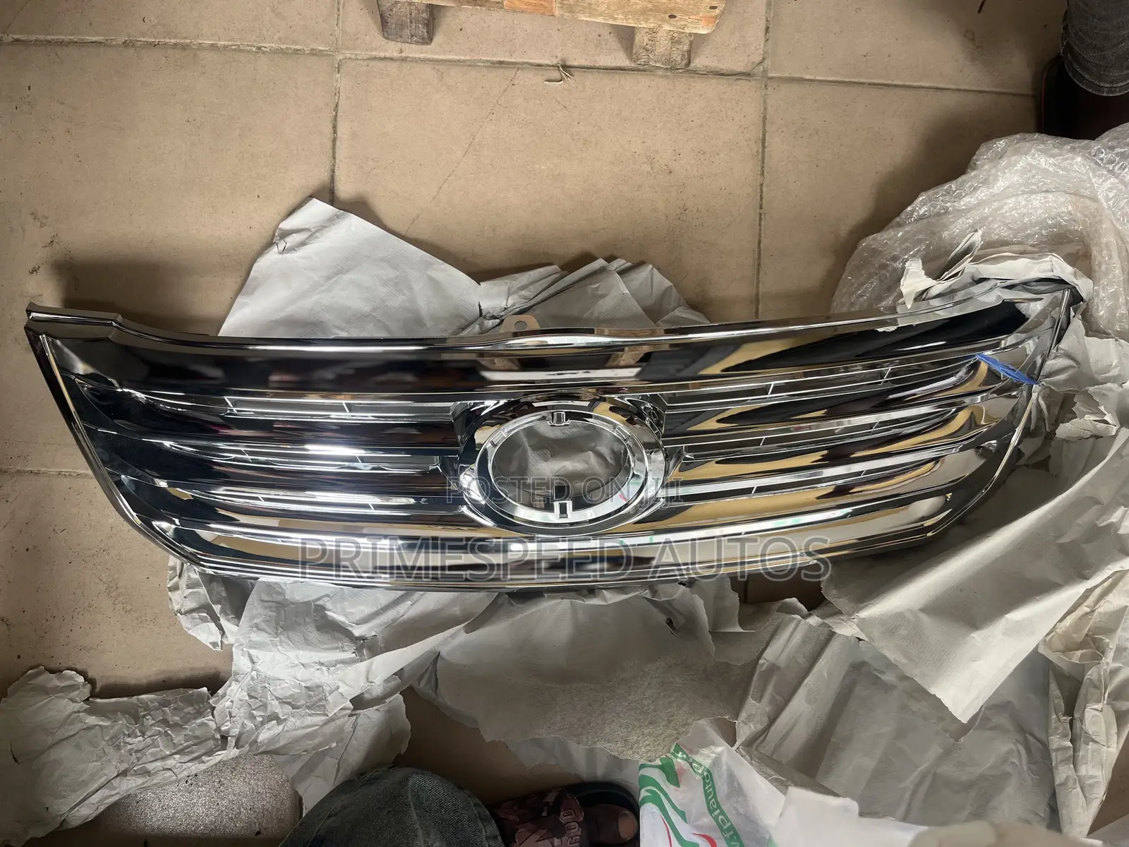 Front Grill Avalon 2008
