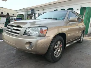 Toyota Highlander 2004 Gold