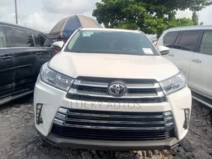 Toyota Highlander LE 4dr SUV (2.7L 4cyl 6A) 2014 White