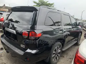 Toyota Sequoia Limited 4dr SUV 4WD (5.7L 8cyl 6A) 2016 Silver