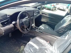 Toyota Camry SE 2025 Blue