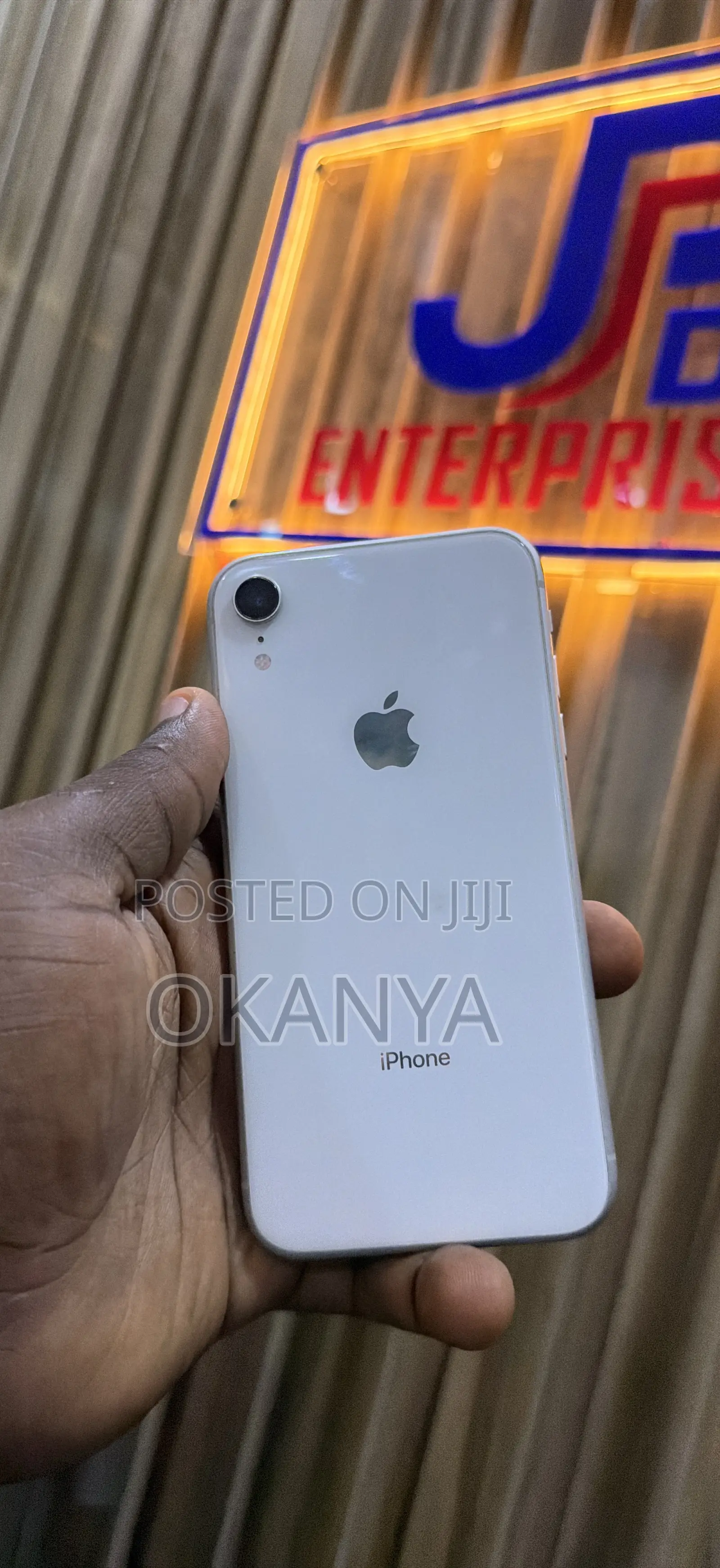Apple iPhone XR 64 GB White