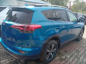 Toyota RAV4 XLE 4dr SUV AWD (2.5L 4cyl 6A) 2018 Blue