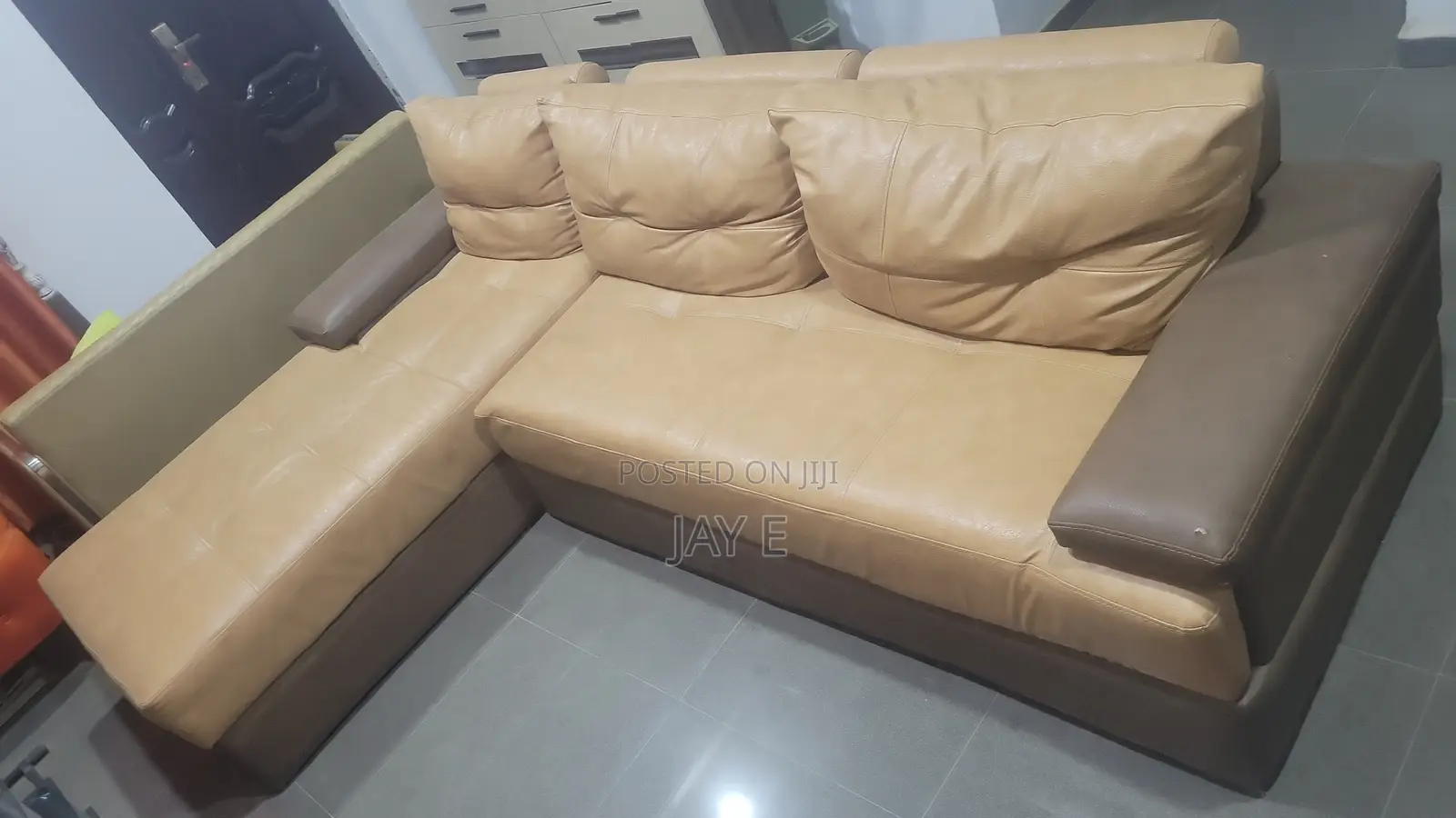 Nice Leather Sofa in Lugbe Abuja